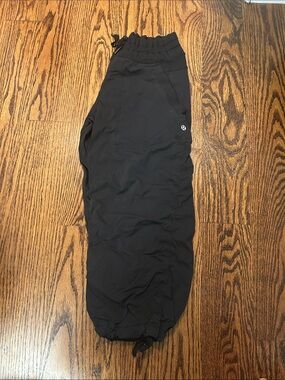 Lululemon size 4 capri pants black